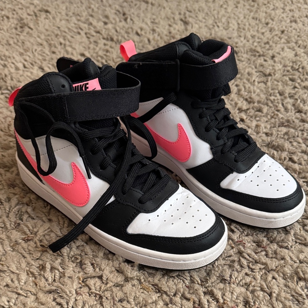 Nike Sz 5 yr/Women’s 7 Black and Neon Hot Pink Hi Top Sneakers
